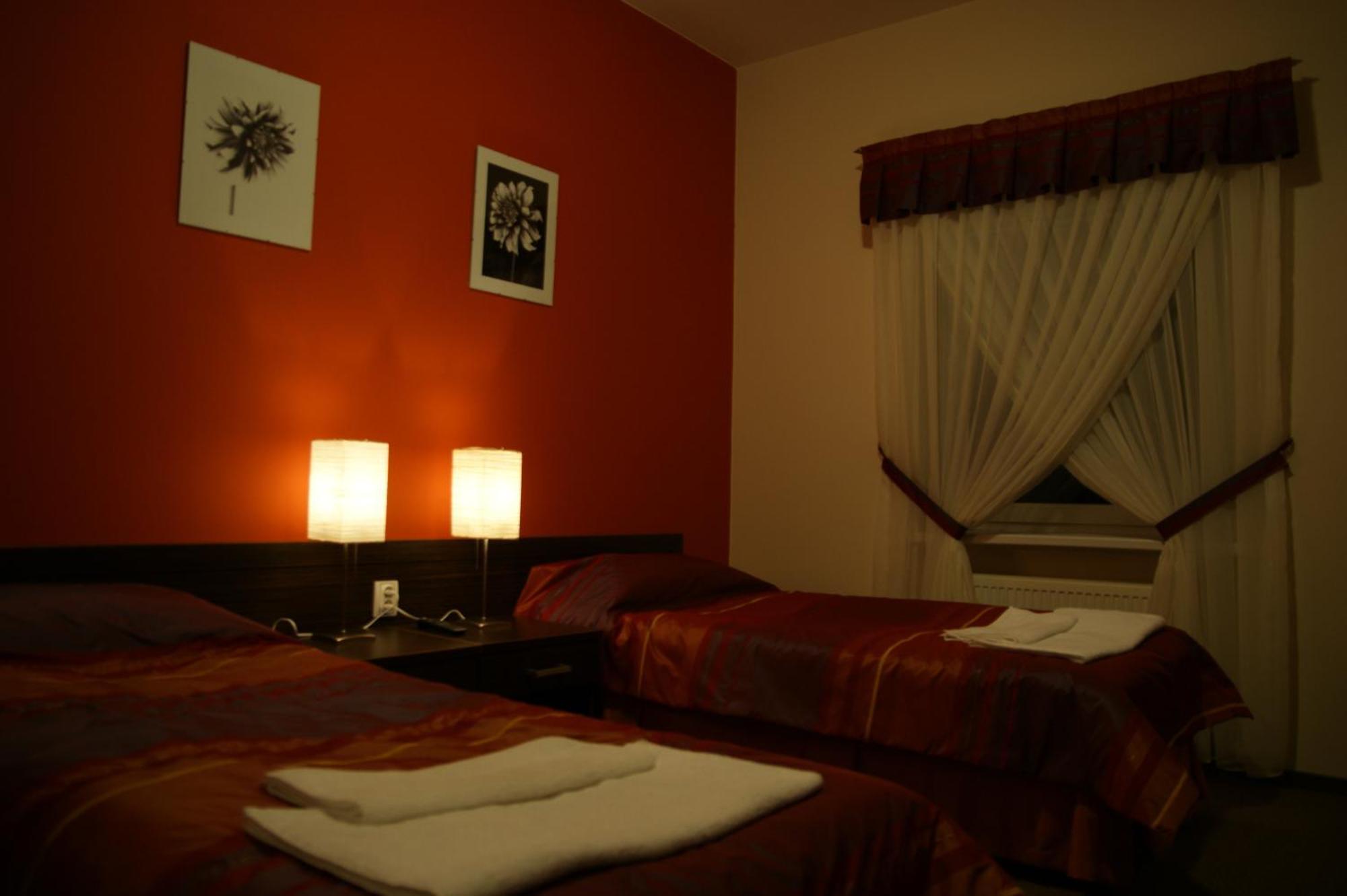 Hotel Chrobry Łęczyca Εξωτερικό φωτογραφία